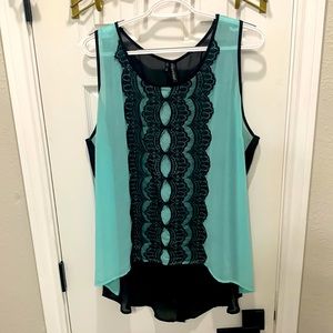 Maurices sz 2 lace detailed top